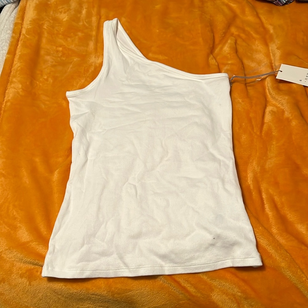a new day one shoulder shirt, size small